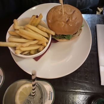 Murrays Bar - Pubs Near Me - Dublin, D