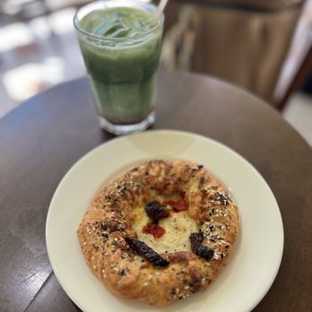 The Black Canary Espresso Bar - Strawberry matcha - Coffee & Tea Near Me - Toronto, Ontario The Black Canary Espresso Bar - Strawberry matcha - Coffee & Tea Near Me - Toronto, Ontario