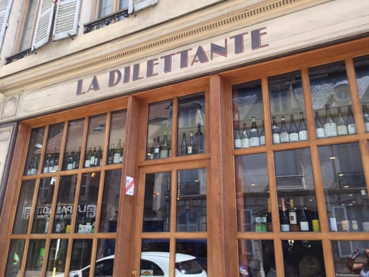 La Dilettante by null