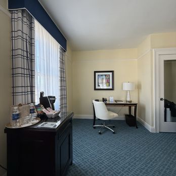 Grande Colonial - Desk - Hotels Near Me - La Jolla, California