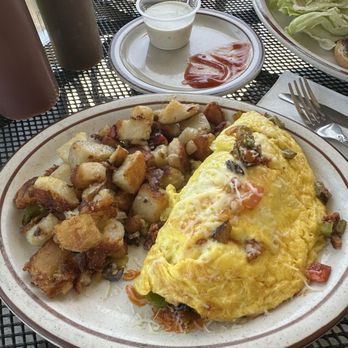 Little Belmont Cafe - Santa Fe Omelette with chorizo - New American Near Me - Belmont, California Little Belmont Cafe - Santa Fe Omelette with chorizo - New American Near Me - Belmont, California