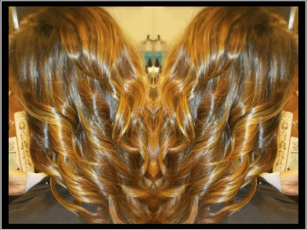Famous Hair Logo