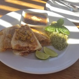 We ordered the tuna quesadillas. And Derek roll and Roxy roll are really delicious. the music is good, and the hector is so kind.