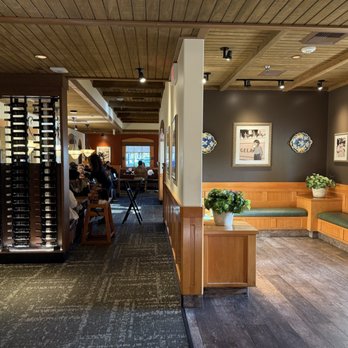 Olive Garden Italian Restaurant - Waiting area and some of the dining area - Italian Near Me - Milpitas, California Olive Garden Italian Restaurant - Waiting area and some of the dining area - Italian Near Me - Milpitas, California