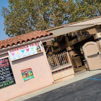 Mission Burrito - the outside of the restaurant - Mexican Near Me - Simi Valley, California