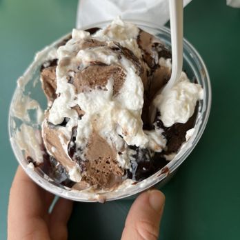 Thomas Sweet - Brownie sundae - Ice Cream & Frozen Yogurt Near Me - Washington, DC, District of Columbia Thomas Sweet - Brownie sundae - Ice Cream & Frozen Yogurt Near Me - Washington, DC, District of Columbia