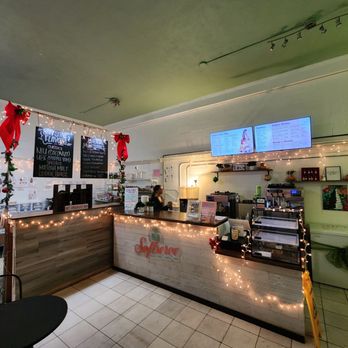 Niu Soft Serve - New storefront as of Dec 2023, decked out in holiday decor! - Desserts Near Me - Honolulu, Hawaii Niu Soft Serve - New storefront as of Dec 2023, decked out in holiday decor! - Desserts Near Me - Honolulu, Hawaii