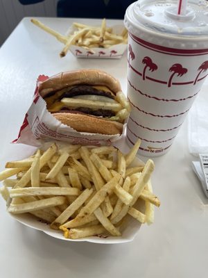 In-N-Out Burger by null