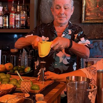 Lava Lounge Waikiki - Tiki Bars Near Me - Honolulu, Hawaii