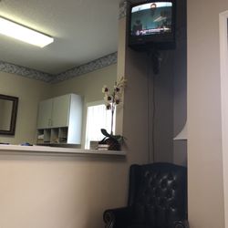 Bryan M Bergens, DDS, FICOI - Waiting room