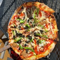 Southern Hops Murrells Inlet - Supreme pizza