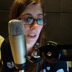 Jeronimo Radio - Carolina, la experta en videojuegos, leyendo las noticias