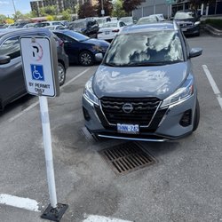 Centerpoint Mall - No plates but walks into mall