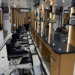 Barber Shop 72