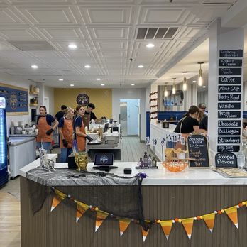 The Inside Scoop - Interior. - Ice Cream & Frozen Yogurt Near Me - Oakdale, California