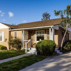 Holly Gates Barkley-RE/MAX Gold Coast - Ventura Midtown cottage, needed work but awesome location.