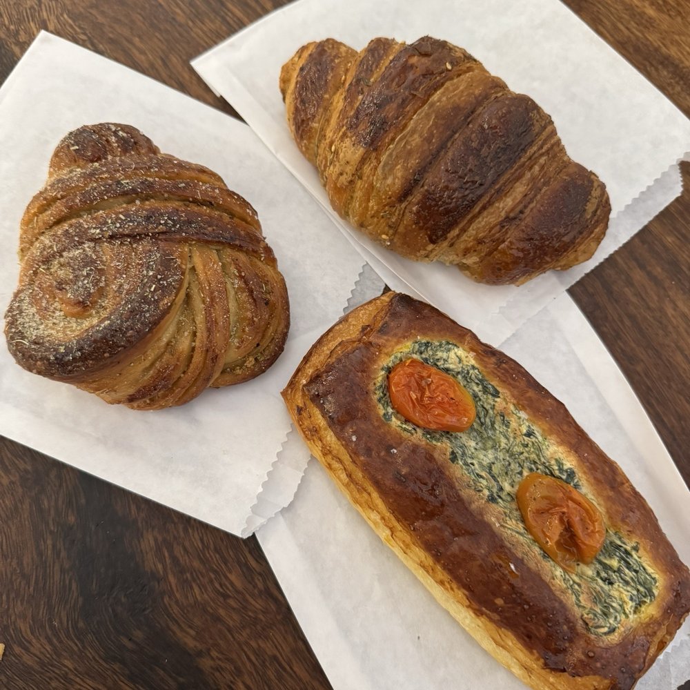 Cardamon bun, za'atar croissant, tomato/spinach pastry Cardamon bun, za'atar croissant, tomato/spinach pastry