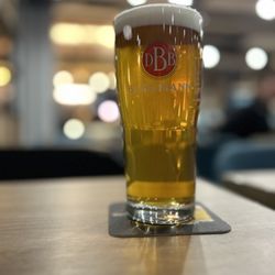 ibis Dortmund City - Die Bar ist abends geöffnet, es gibt Bergmann Bier