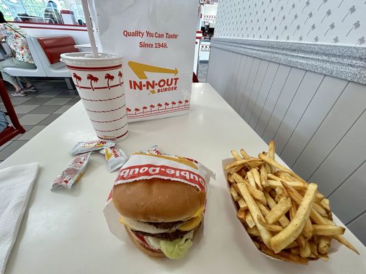 In-N-Out Burger by null