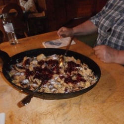 Gasthof z Mühle - Kaiserschmarrn aus der Pfanne