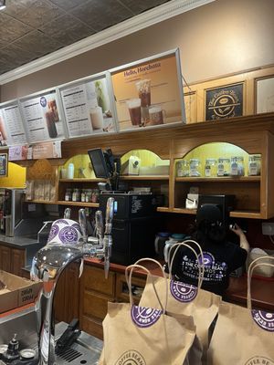 The Coffee Bean & Tea Leaf by null