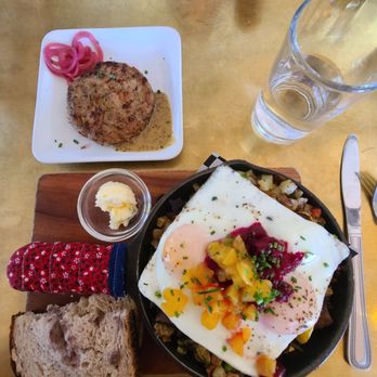 Broder Øst - Potato hash with mushrooms & a side of apple sausage & walnut bread - Breakfast & Brunch Near Me - Hood River, Oregon