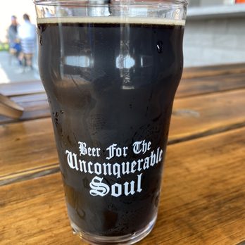 Invictus Brewing - Henley's Porter - Breweries Near Me - Blaine, Minnesota