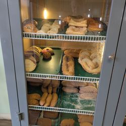 Chela's Bakery - Small but good selection