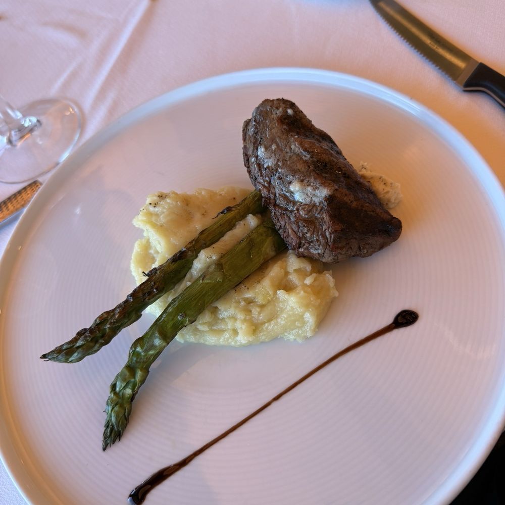 360 Grille - Filet mignon, asparagus, and Yukon puree - New American Near Me - Florence, Alabama 360 Grille - Filet mignon, asparagus, and Yukon puree - New American Near Me - Florence, Alabama
