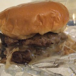 Steakout - Mac 'n cheese burger