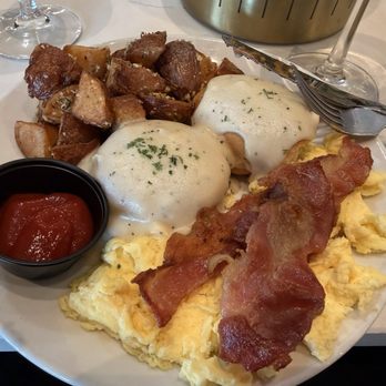 Ebb & Flow - Biscuits and gravy - Cocktail Bars Near Me - Plano, Texas