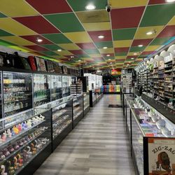 Y & M Smoke Shop