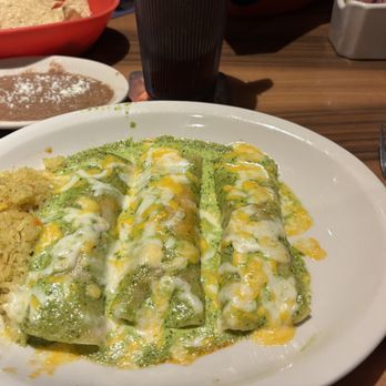 Gringo's Mexican Kitchen - Fantastic Shredded Chicken Enchiladas w/ Amazon Sauce Combo !!! - Mexican Near Me - Pearland, Texas