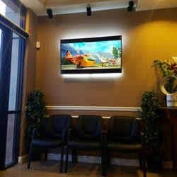 Custom Dental - Comfortable seating pleasant clean kid friendly waiting lobby always playing popular family/kid movies to keep patients/company entertained