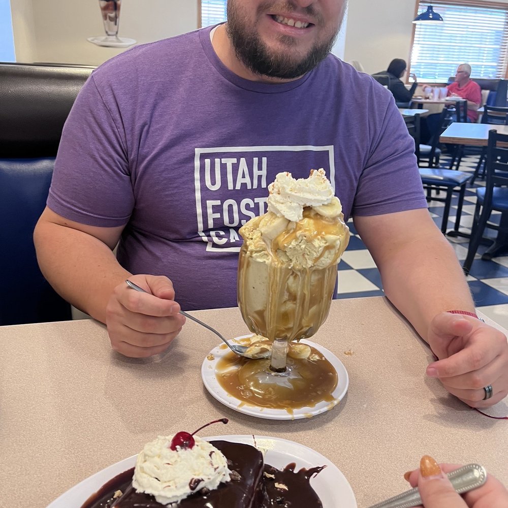 Leatherby's Family Creamery - Christopher's Mud Pie & Banana Carmel thing - Ice Cream & Frozen Yogurt Near Me - Draper, Utah