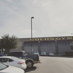 Gold's Gym - San Antonio Culebra