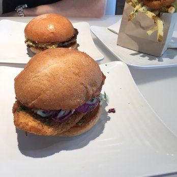 Burger Lounge - Crispy chicken burger - Burgers Near Me - Walnut Creek, California Burger Lounge - Crispy chicken burger - Burgers Near Me - Walnut Creek, California