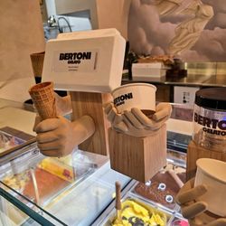 Funny imagery for take-away containers and cups