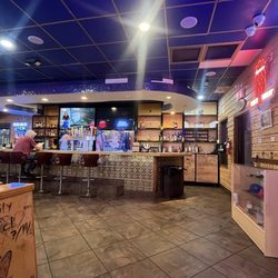 Angry Crab Shack - Bar area