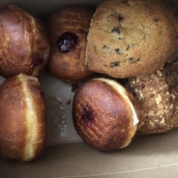 Sullivan Street Bakery - Bomboloni, Chocolate Chip Cookie, almond croissant - Bakeries Near Me - New York, New York Sullivan Street Bakery - Bomboloni, Chocolate Chip Cookie, almond croissant - Bakeries Near Me - New York, New York