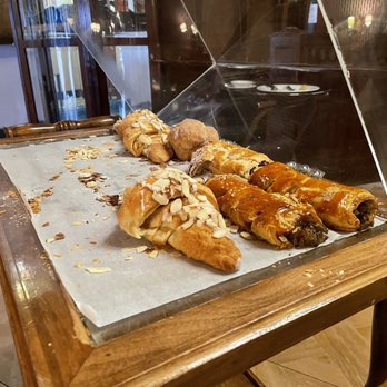 El Rey Sol - pastry cart - French Near Me - Ensenada, BCN