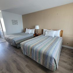 Crest Motel