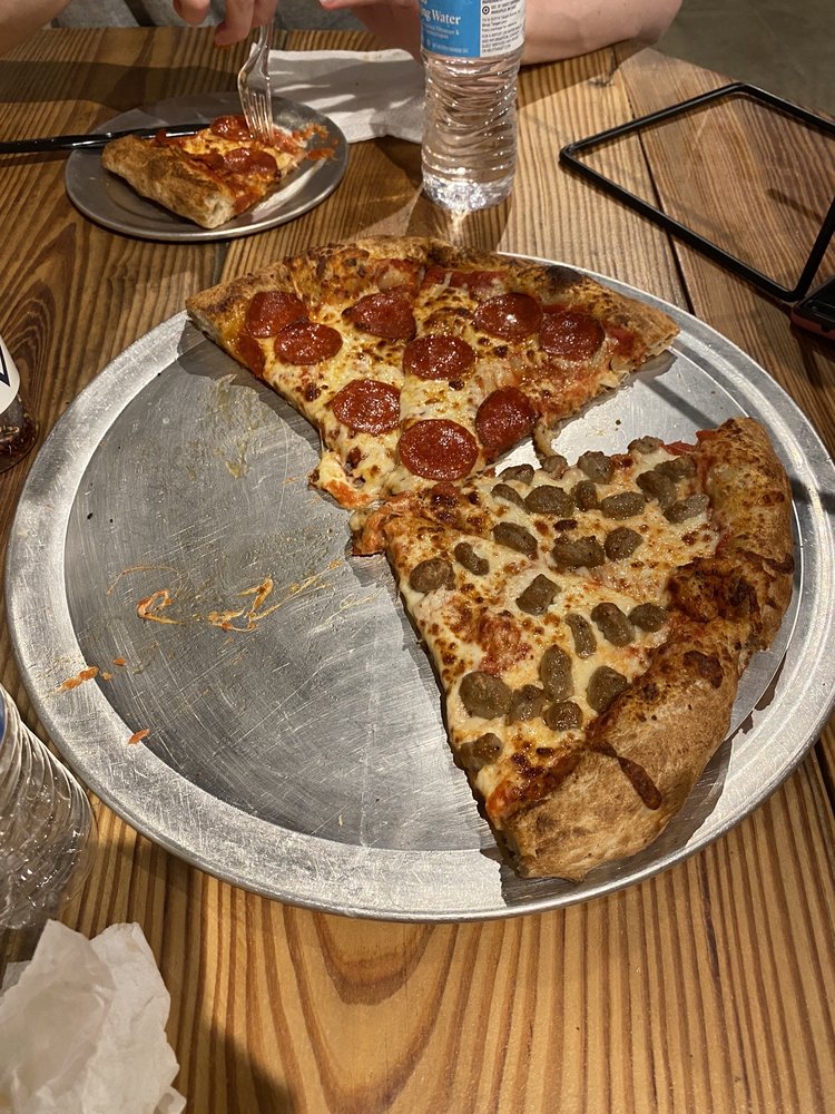 1982 Pizza Logo