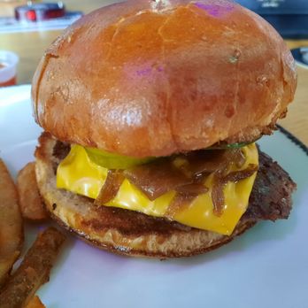Gristworkz - Thick & Hardy burger - Brewpubs Near Me - Houston, Texas