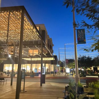 Runway Playa Vista - Shopping Centers Near Me - Playa Vista, California