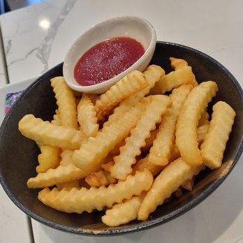 Fig & Ginger - Crinkle Fries. - Breakfast & Brunch Near Me - Honolulu, Hawaii