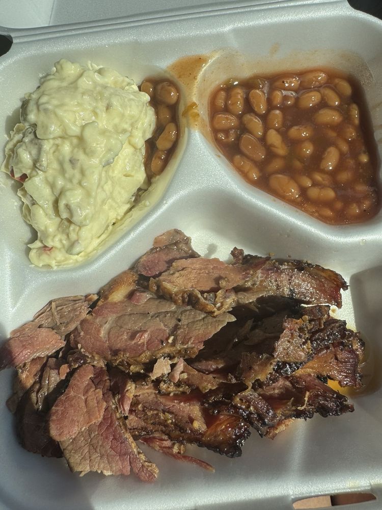 Lantana Lucy's BBQ Logo