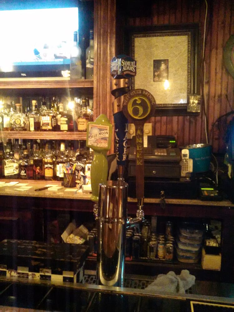 PAPA’S BOURBON AND BEER HOUSE Updated August 2024 290 Main St