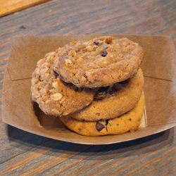 Smoke: Texas BBQ & Watering Hole - So, in a way, they provided dessert by walking around and distributing these tasty cookies.