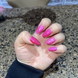 Nails & Spa - Cats eye nail